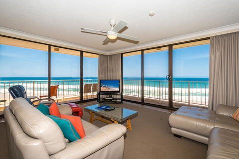 Breakers North Absolute Beachfront Apartments - Official - Getaway Accommodation 28