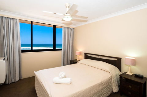 Breakers North Absolute Beachfront Apartments - Official - Getaway Accommodation 8