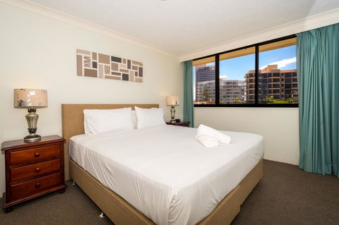 Breakers North Absolute Beachfront Apartments - Official - Getaway Accommodation 19