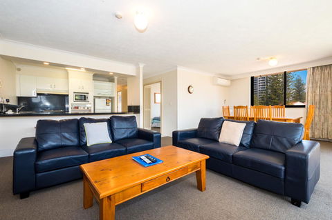 Breakers North Absolute Beachfront Apartments - Official - Getaway Accommodation 20