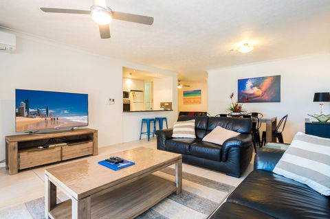 Breakers North Absolute Beachfront Apartments - Official - Getaway Accommodation 31