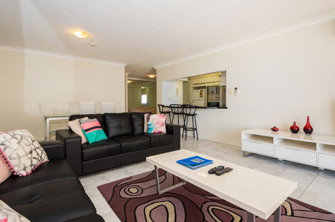 Breakers North Absolute Beachfront Apartments - Official - Getaway Accommodation 39