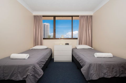 Breakers North Absolute Beachfront Apartments - Official - Getaway Accommodation 17