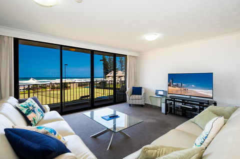Breakers North Absolute Beachfront Apartments - Official - Getaway Accommodation 22