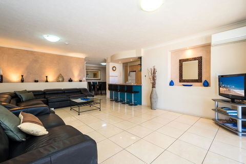 Breakers North Absolute Beachfront Apartments - Official - Getaway Accommodation 38