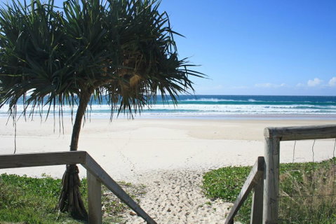 WAVES 203 ON CURRUMBIN - Getaway Accommodation 0