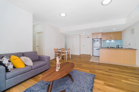 Wolli Creek Airport Serviced 2 Bedroom Apartment - Getaway Accommodation 1
