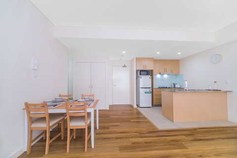 Wolli Creek Airport Serviced 2 Bedroom Apartment - Getaway Accommodation 3