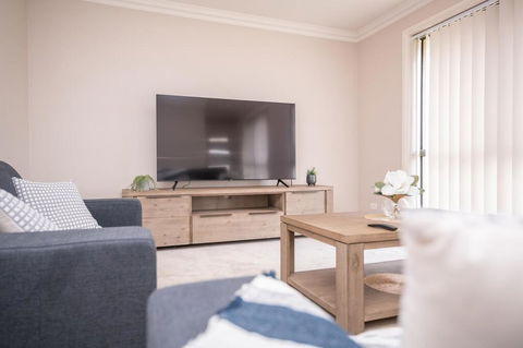 Wonderful Windred Modern, Comfy, Quiet - Getaway Accommodation 3