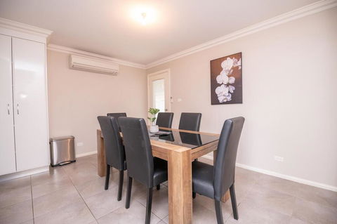 Wonderful Windred Modern, Comfy, Quiet - Getaway Accommodation 0