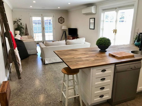 YSG The Edward Townhouse 153 - Walk To Town - Getaway Accommodation 0