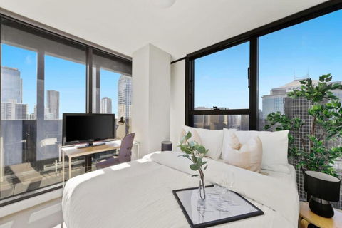 A 2BR Apt On Collins With City Views FREE Parking - Getaway Accommodation 0