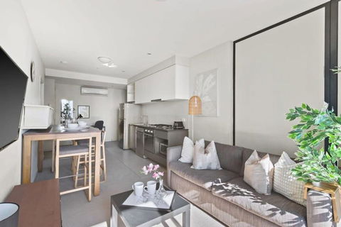 A 2BR Apt On Collins With City Views FREE Parking - Getaway Accommodation 1