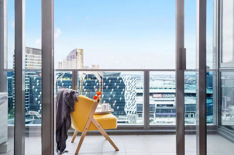 A 2BR Apt With Harbour Views And FREE Parking - Getaway Accommodation 0