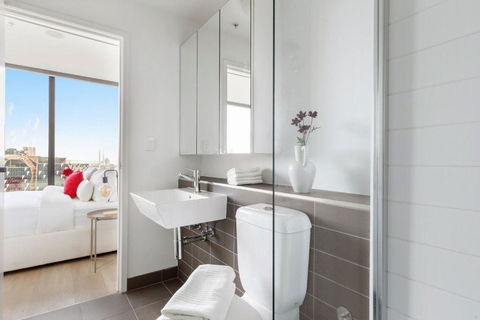 A 2BR Apt With Harbour Views And FREE Parking - Getaway Accommodation 2