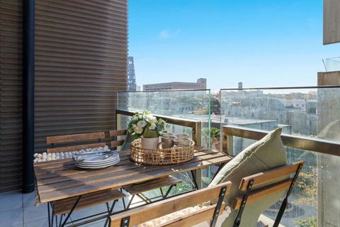A Chic 2BR Apt Near Melbourne Uni FREE Parking - Getaway Accommodation 4
