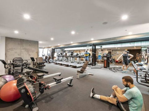 A Chic 2BR Apt Near Southern Cross, With Secure Parking - Getaway Accommodation 3