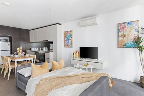 A Chic 2BR Apt Near Southern Cross, With Secure Parking - Getaway Accommodation 4
