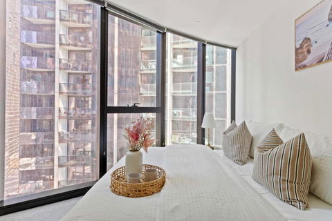 A Chic 2BR Apt Right Next To Melbourne Central - Getaway Accommodation 0