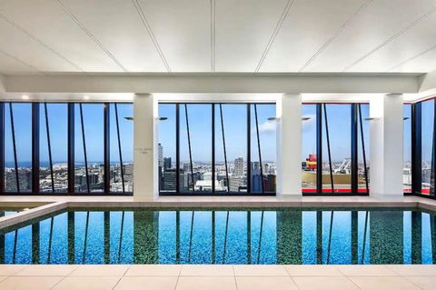 A Chic & Comfy 2BR Apt On Collins With City Views - Getaway Accommodation 2