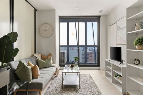 A Chic & Comfy 2BR Apt On Collins With City Views - Getaway Accommodation 0