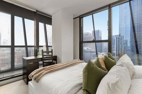 A Chic & Comfy 2BR Apt On Collins With City Views - Getaway Accommodation 1