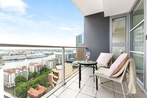 A Comfy & Spacious 2BR Apt Harbour View - Getaway Accommodation 2