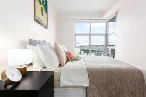 A Comfy & Spacious 2BR Apt Harbour View - Getaway Accommodation 4