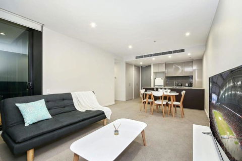 A Comfy Albert Park Apt Next To Grand Prix Circuit - Getaway Accommodation 0