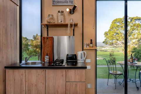 A Dam Good View By Tiny Away - Getaway Accommodation 2