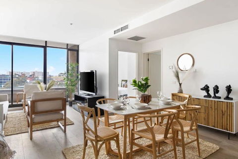 A Lux 2BR Apt Next To Melbourne Uni FREE Parking - Getaway Accommodation 0