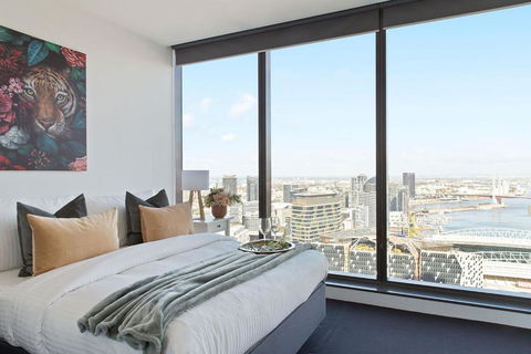 A Modern 2BR Apt With Harbour Views FREE Parking - Getaway Accommodation 0