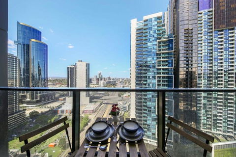 A Stylish 2BR Apt With City Views In Southbank - Getaway Accommodation 0