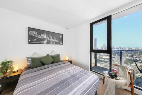 A Stylish 2BR Apt With City Views In Southbank - Getaway Accommodation 2