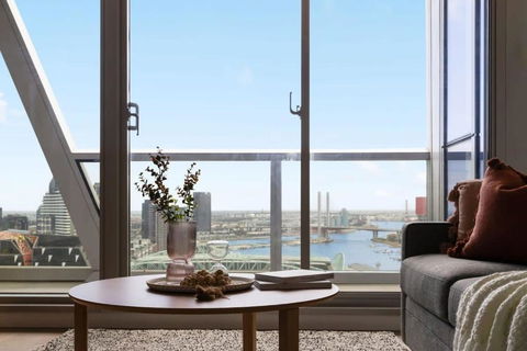 A Stylish 3BR Apt With Harbour Views FREE Parking - Getaway Accommodation 0