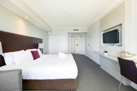 A Waterview Oasis On The Esplanade With Pool - Getaway Accommodation 2