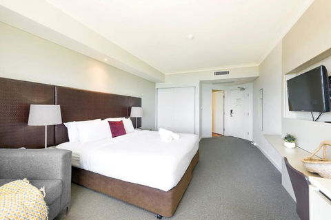 A Waterview Oasis On The Esplanade With Pool - Getaway Accommodation 1