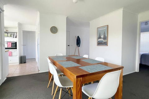 A Wave From It All - Getaway Accommodation 4