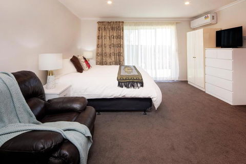 Aalen Lakeview Studio - Getaway Accommodation 0
