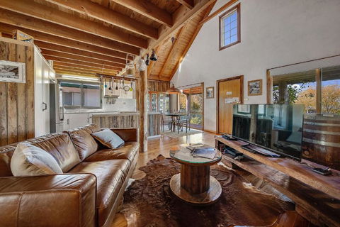 Aarlaur 2 - Charming 2BR Rustic Home L Bath L Fire Pit L WiFi L Air-Con - Getaway Accommodation 0