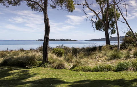 Abs By The Bay - Getaway Accommodation 1