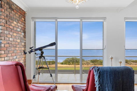 Absolute Bay Frontage With Open Fire And Spa Bath - Getaway Accommodation 1