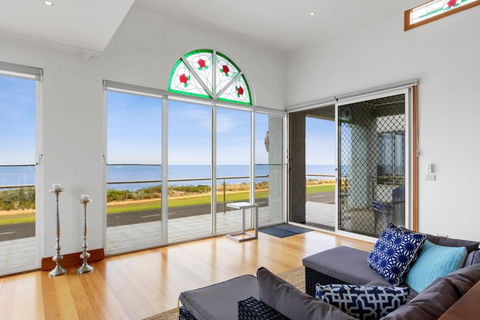 Absolute Bay Frontage With Open Fire And Spa Bath - Getaway Accommodation 4
