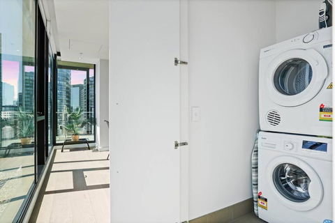 Absolute Bay View Waterfront Getaway Apt 2B2B1C - Getaway Accommodation 1