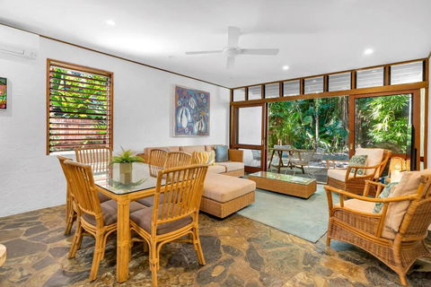 Absolute Beachfront, Heart Of Port Douglas - 24 S - Getaway Accommodation 0