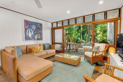 Absolute Beachfront, Heart Of Port Douglas - 24 S - Getaway Accommodation 1