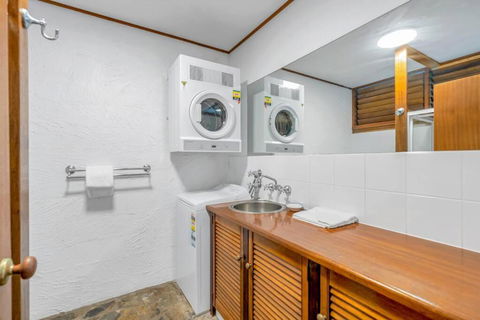 Absolute Beachfront, Heart Of Port Douglas - 24 S - Getaway Accommodation 4