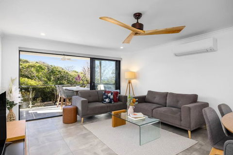 Absolute Beachfront Marcoola 4Bd, Heated Spa - Getaway Accommodation 2