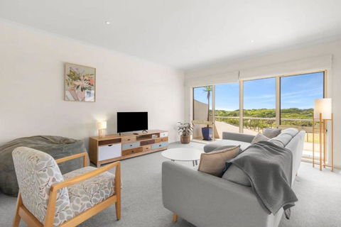 Absolute Beachfront Retreat On The Esplanade - Getaway Accommodation 0