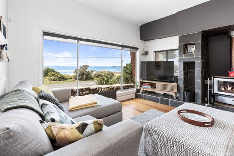 Absolute Beachfront Views Apollo Bay - Getaway Accommodation 0